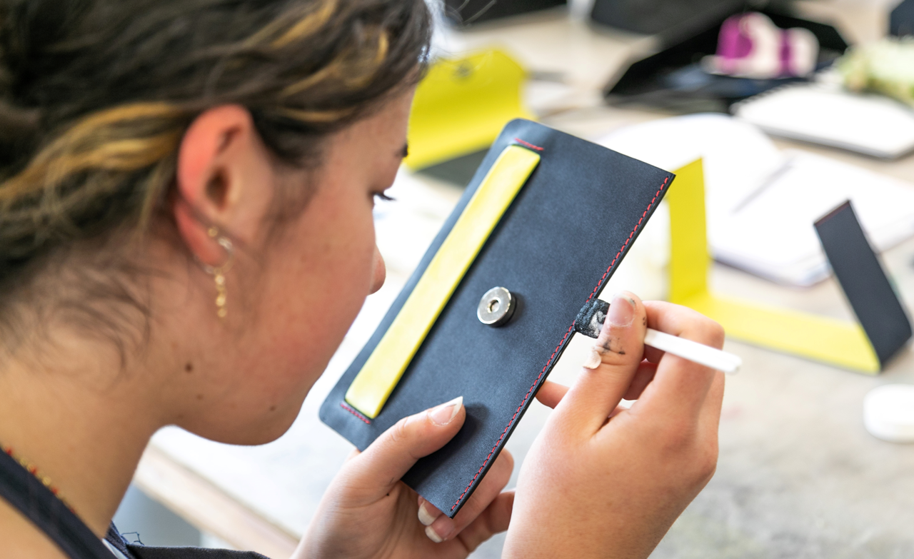 Salaires : la maroquinerie distance nettement le SMIC