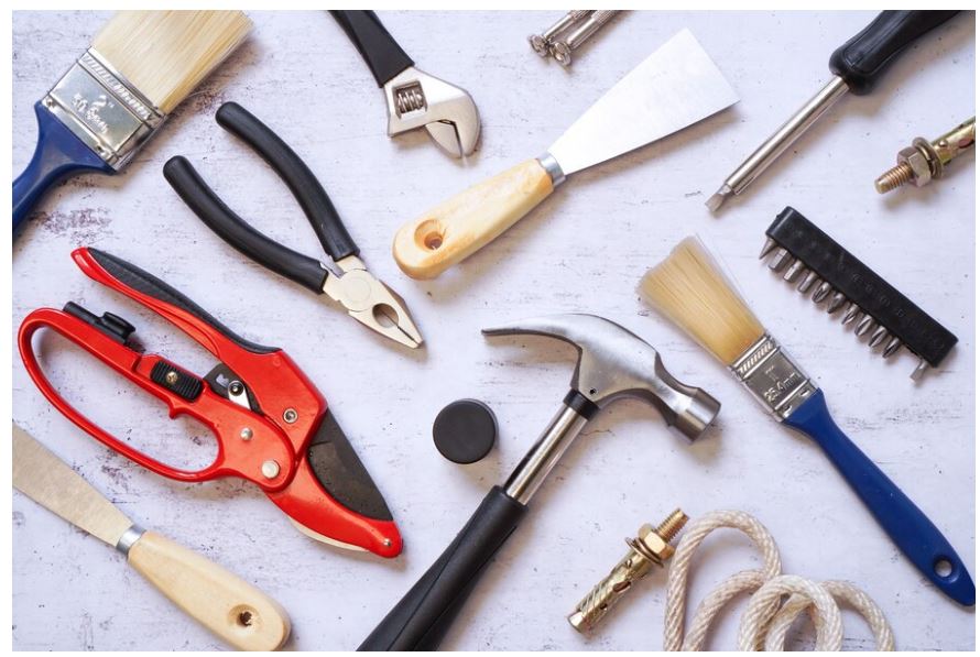 Pièces,  outils :  entre design,  profusion et  obsolescence