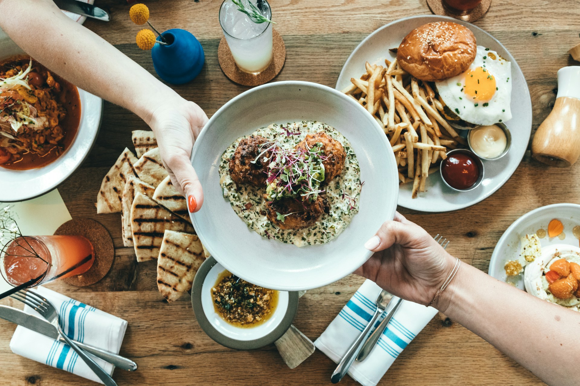 Qui a sa place à table ?